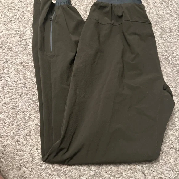 Joggers - Picture 3 of 4